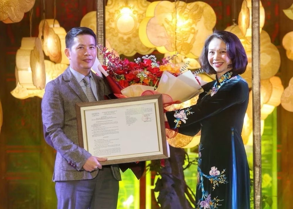 Trao quyết định công nhận khu du lịch cấp thành phố khu vực quận Hoàn Kiếm - phụ cận và khu Phố cổ.